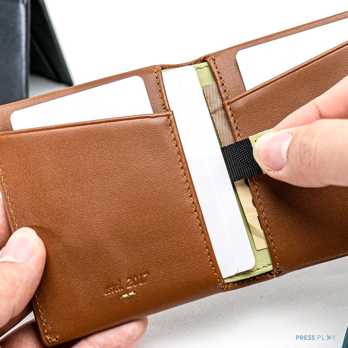 pressplayid's tweet photo. Produk Press Play itu banyak banget. Dan kadang ga sempet mention semuanya di sosmed kami.

So here's 1 that has flown under the radar too long!

Slimfold Mini. Sebagai Daily Driver mimin sendiri, ini menjadi Dompet Slim  favorit sekarang. https://t.co/PPPDmBm80c