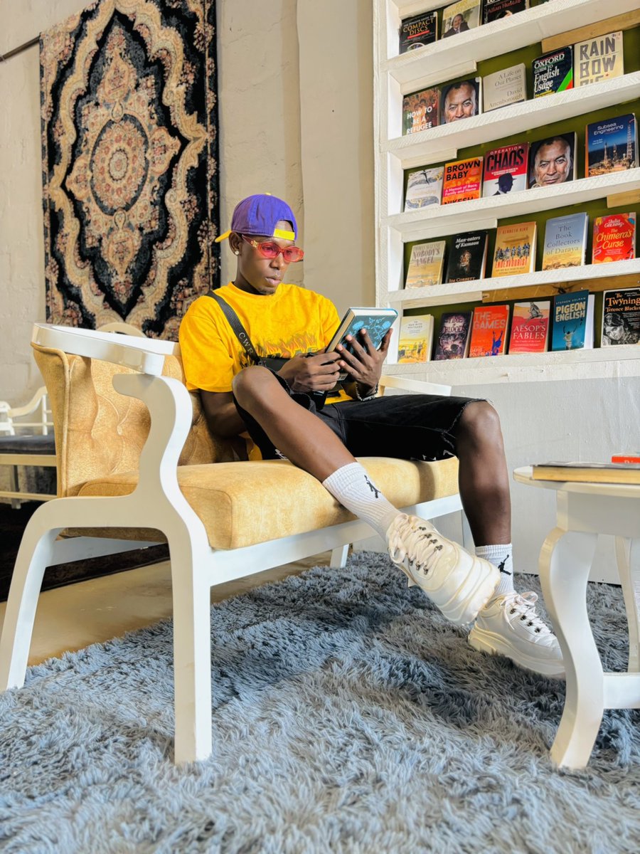 Hashbeatsdede's tweet photo. What’s your favorite 📚? https://t.co/E9r05KyhKA