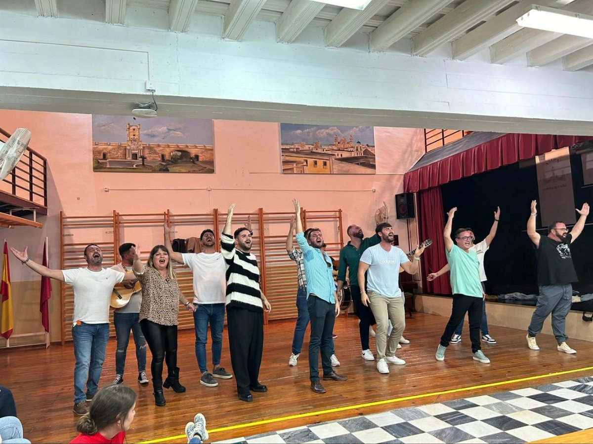 comparsaJoseja's tweet photo. Ayer tocó seguir disfrutando de "La fiesta" en Cádiz con nuestro @luism_rivero. Día gaditano maravilloso y ensayo de aprendizaje y de matices. 

¡Seguimos!

#Lafiesta #ensayosfestivos #ilusión #coac2024 #trabajoduro https://t.co/4cKRyy9dKi