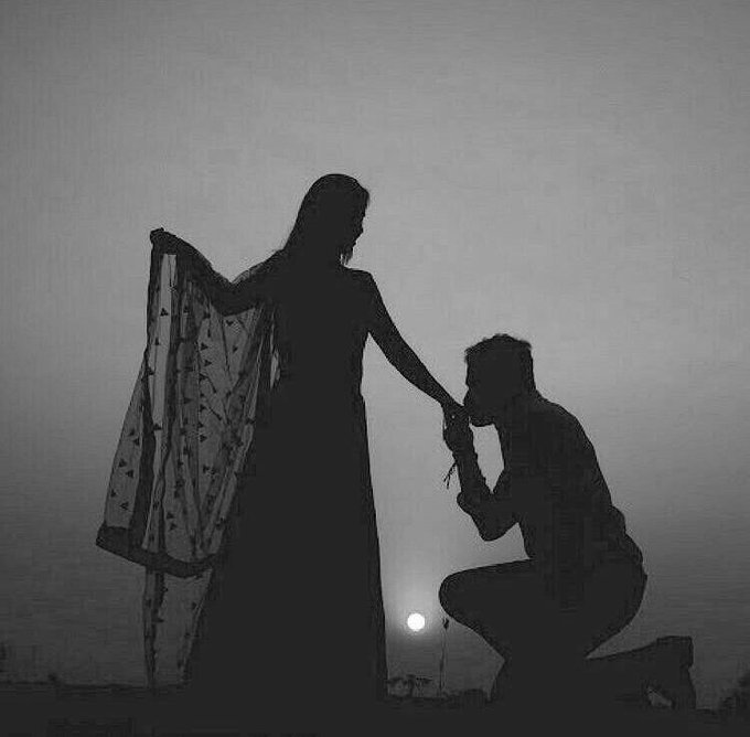 rahayee_'s tweet photo. دوا بر لبانش و آرامش در دستان اوست. https://t.co/MSrjt3RWud