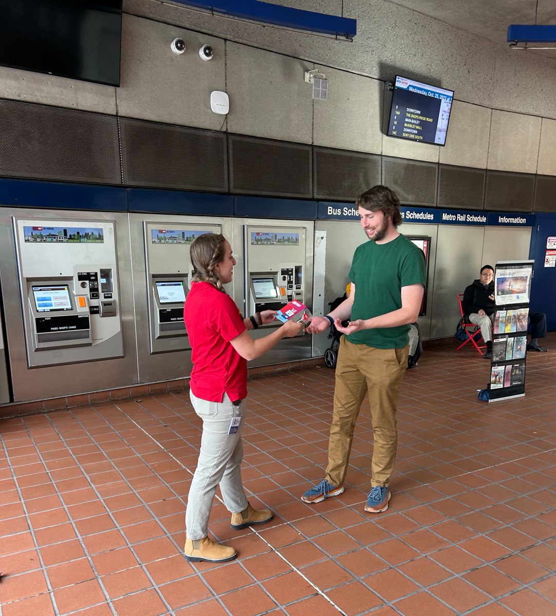 NFTAMetro's tweet photo. We have been spending extra time at rail stations and bus stops talking to riders about our new fare system and answering your #MetGo questions. If you see one of us during your commute, feel free to stop over and chat with us. We are here to help! https://t.co/zKN2WVa1jV