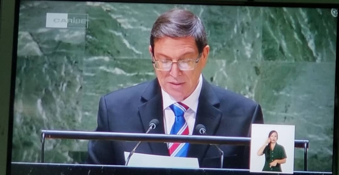 La voz de #Cuba se escucha en la ONU para una vez más denunciar los nocivos efectos del #BloqueoGenocida  y exigir su fin.  #MejorSinBloqueo