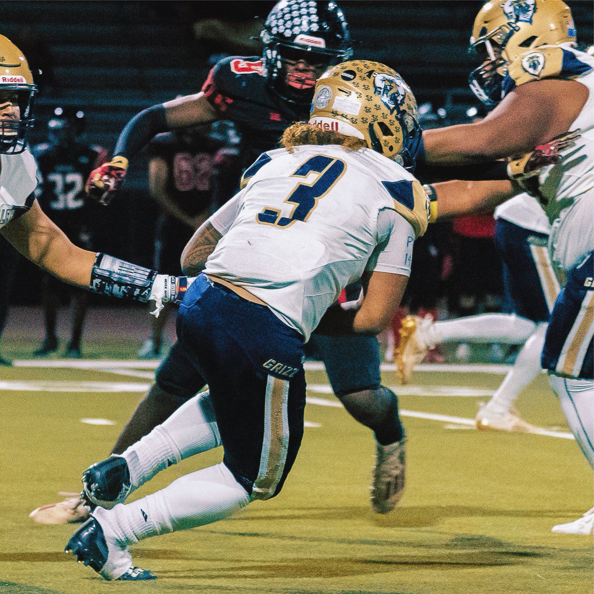 TipisoneManu's tweet photo. Jr Yr: 1,273 Yards; 13 Td’s | 232 carries 12 Games

Sr Yr: 1,022 Yards; 9 Td’s | 133 Carries 
9 Games

Still managed to break a thousand yards with less games, and carries! 

Thank you God for an amazing high school career. I trust you with the next step in this journey ❤️ https://t.co/rmDZtF37BA