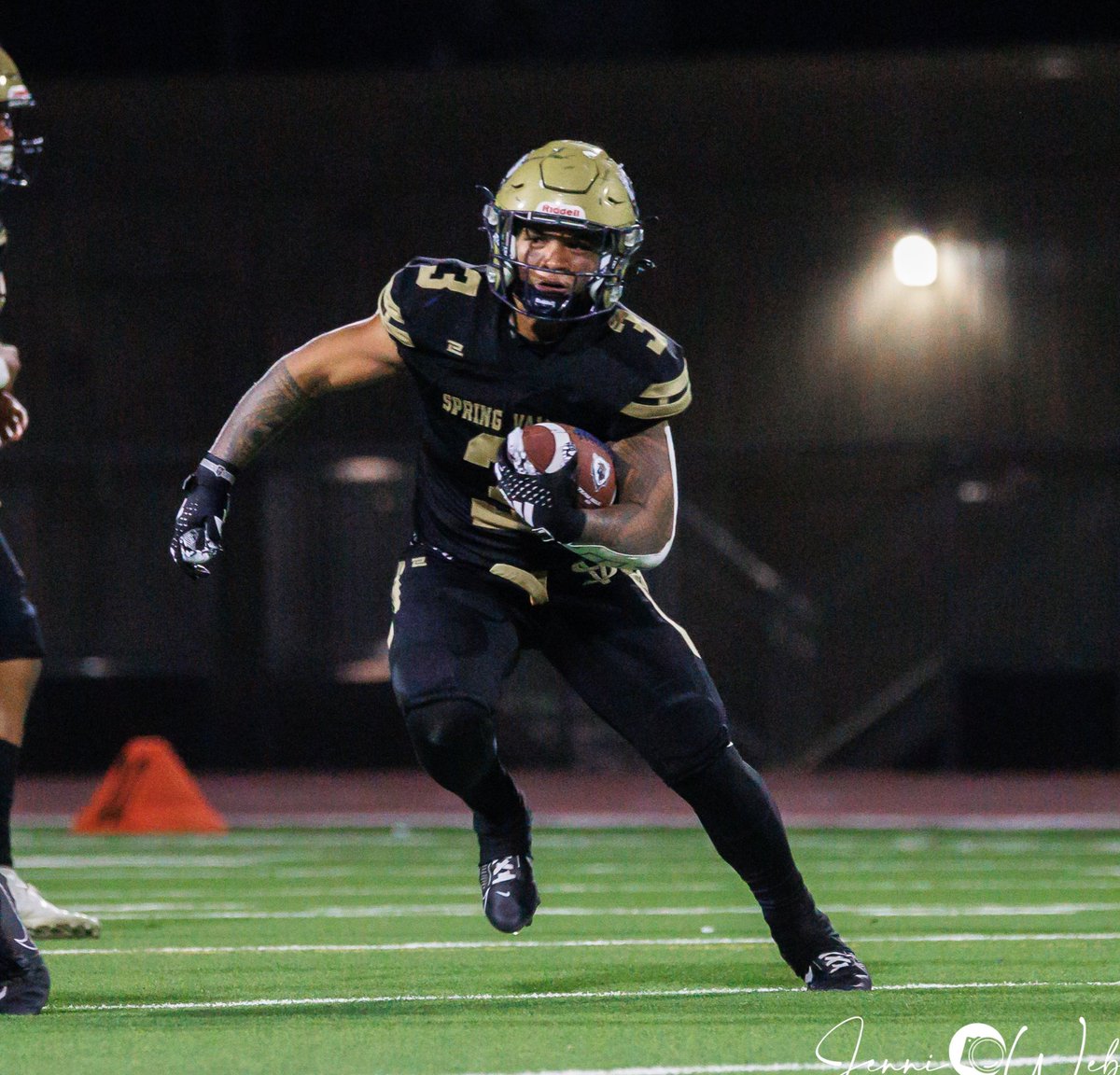 TipisoneManu's tweet photo. Jr Yr: 1,273 Yards; 13 Td’s | 232 carries 12 Games

Sr Yr: 1,022 Yards; 9 Td’s | 133 Carries 
9 Games

Still managed to break a thousand yards with less games, and carries! 

Thank you God for an amazing high school career. I trust you with the next step in this journey ❤️ https://t.co/rmDZtF37BA