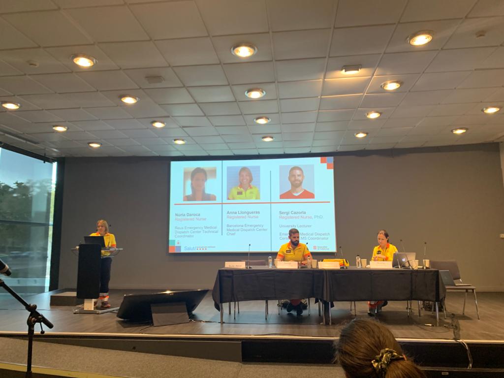 semgencat's tweet photo. 📸: #EstàPassant: taller sobre #RCPtelefònica al #Resus2023, European Resuscitation Council Congress, impartit pels professionals del #SEM Anna Llongueras, Sergi Cazorla i Núria Daroca.
Per +info sobre aquest congrés que té lloc a Barcelona:👉🏾https://t.co/EeLCp4px69 
@ERC_resus https://t.co/jzRKQagpZ2