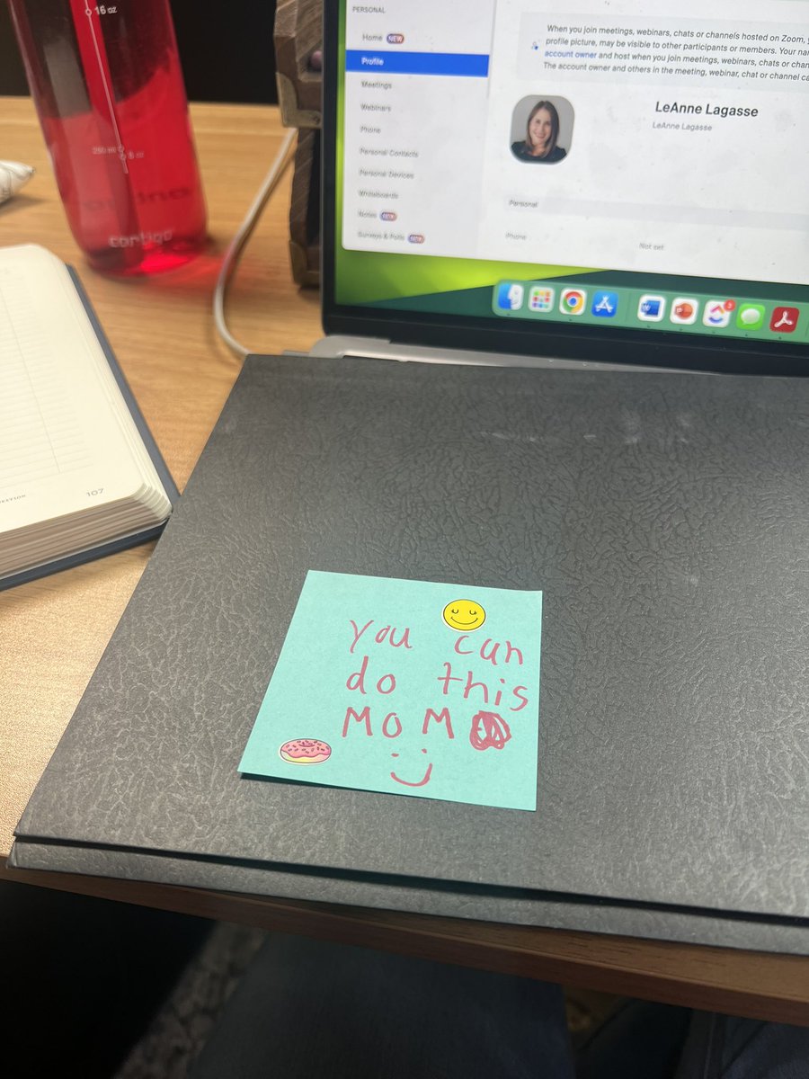 leannelagasse's tweet photo. Working from a home office has its pros and cons. 

But finding things like this on my desk?

The biggest pro of all. ❤️ https://t.co/r4MydMttNk