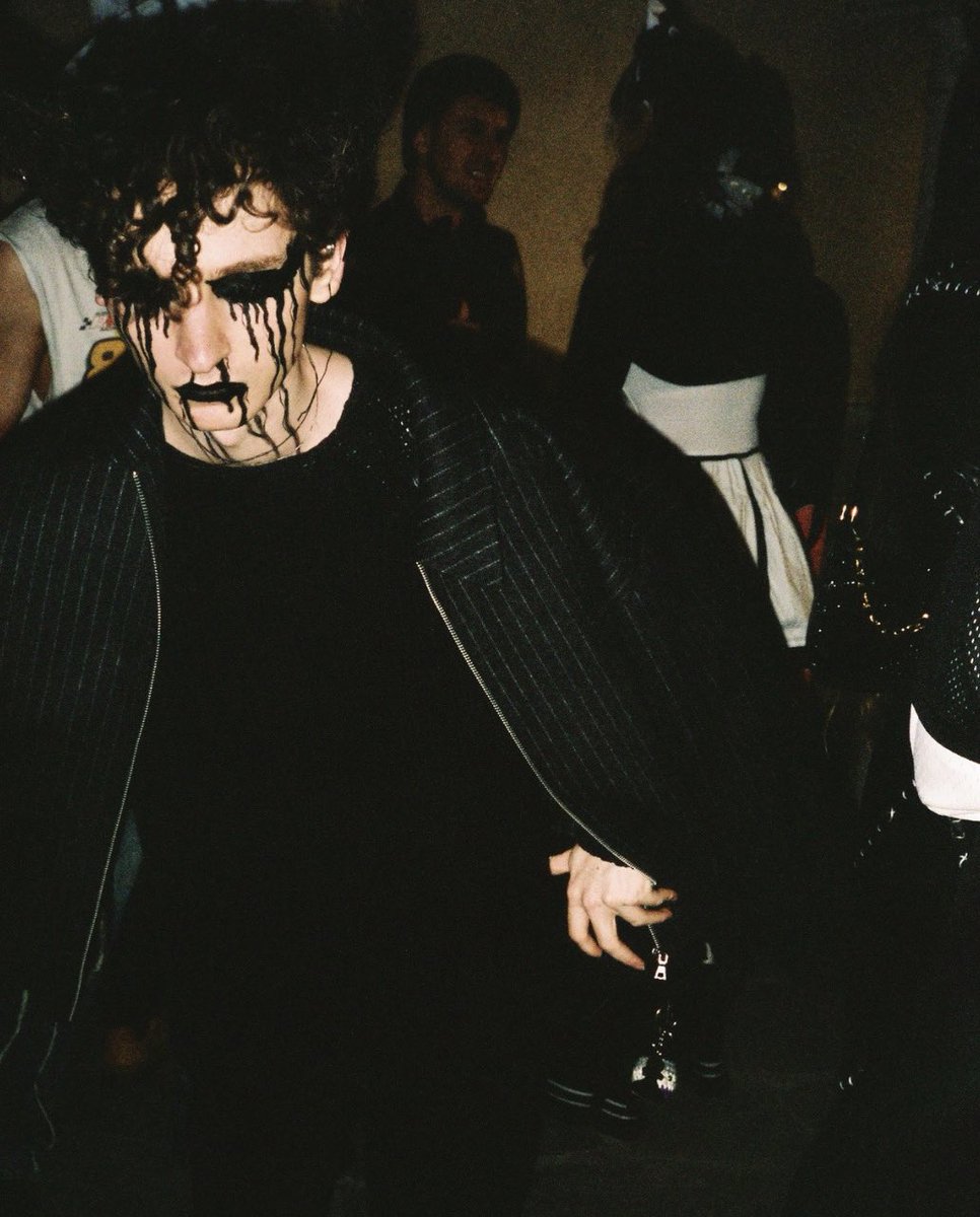 5up’s halloween costume! 😈🎃