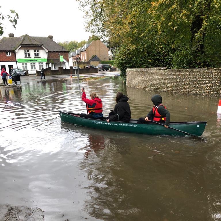 When life gives you lemons (rain), you make a lake 🛶

Some of our @ChiUniSport students making the most of our brand new ✨boating lake✨ at the end of College Lane!