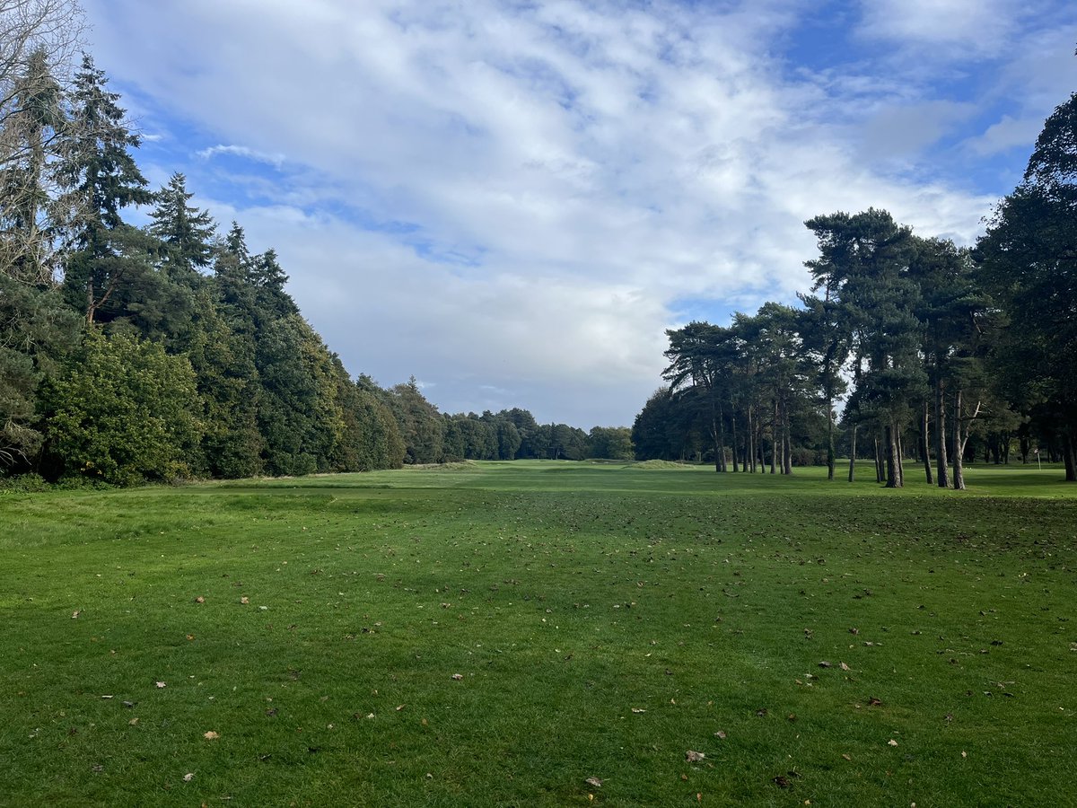 Enjoyed the trip to @FrilfordHeathGC yesterday, despite the heavy rainfall recently the red course was standing up extremely well. First class staff in the shop and bar also made our party most welcome. Will be back next year to check out the blue or green course 😎