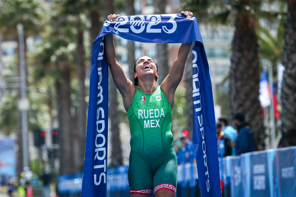 worldtriathlon's tweet photo. Golden day for Mexico at the 2023 Santiago Pan American Games, with Lizeth Rueda delivering a running master class to claim 🥇Her teammate Rosa Maria Tapia Vidal rounded a great day for Mexico with 🥉, while Colombia's Maria Carolina Velasquez Soto crossed the finish line in 🥈 https://t.co/0RMdQQrkXB
