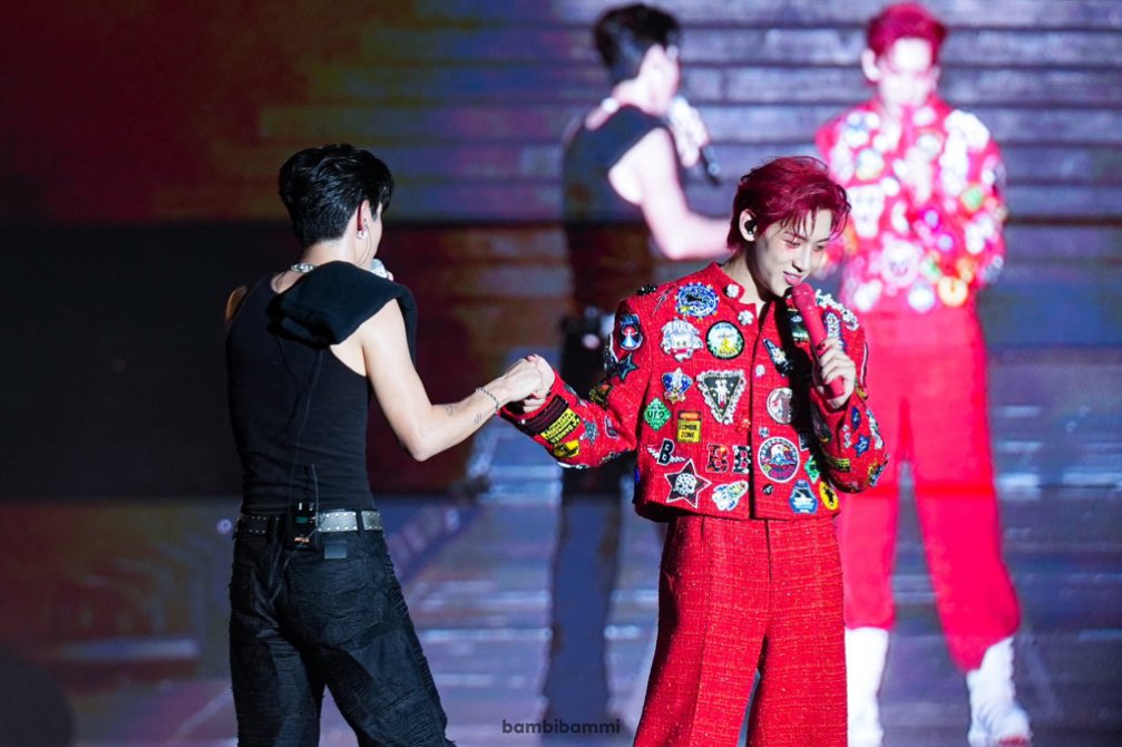 หู้ยยยยย รูปนี้ 😳😳

#MarkBam