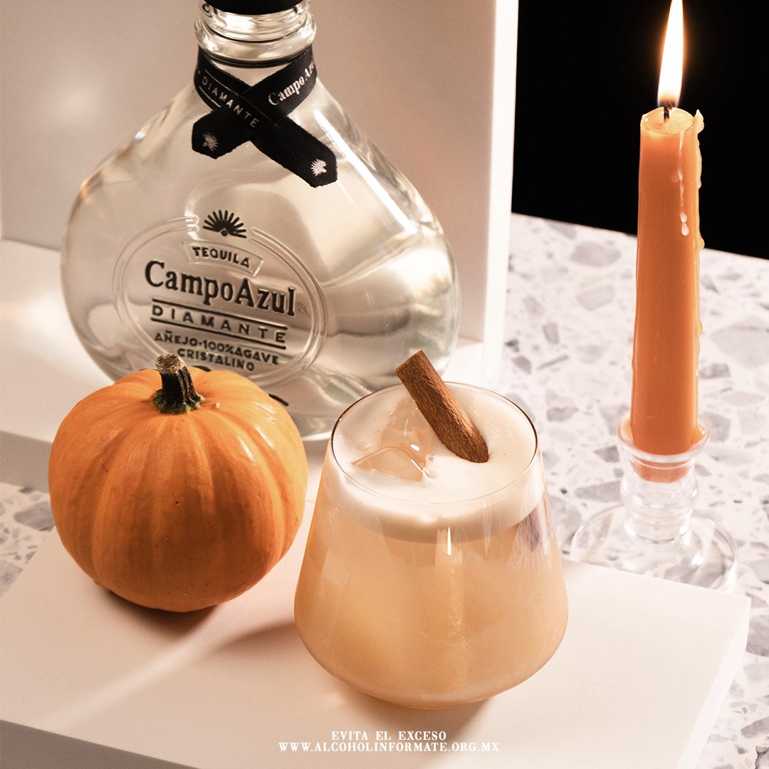 Noviembre es un mes para disfrutar del frío acompañado con el maridaje perfecto. ¿Cómo te gusta tomar tu Tequila #CampoAzul?
Pídelo por <a href="/amazonmex/">Amazon México</a>.