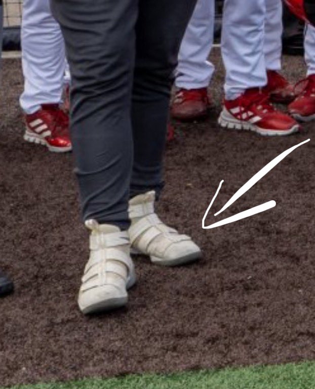 ccath18's tweet photo. @UIC_Baseball @PFTCommenter @BarstoolBigCat @Philly_Mays @BarstoolBigCat @PFTCommenter what in the wide world of foot attire are those?? Were they Hofstra team issued? https://t.co/cgD25jQ5yz