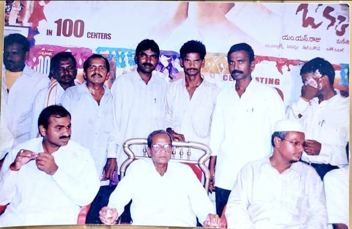 Gautham_MB's tweet photo. @urstrulyMahesh #Okkadu 💯 days Celebrations @ YEMMIGANUR ShivaPriya Theatre🔥 CEDED👊
#Okkadu - 128Days 🔥
#pokiri - 178Days 💥
#Srimanthudu - 246Days💪🤙🔥
#Throwback2003
#Okkadu
#GunturKaaramOnJan12th
#GunturKaaram #MaheshBabu𓃵 https://t.co/KgKS7D4rCR