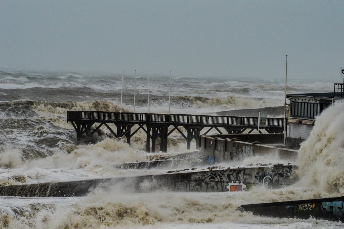 Quelques photos de la tempête Ciaran ce jour au Havre 😊
#Ciaran #Normandie #LeHavre #Tempete #StormCiaran