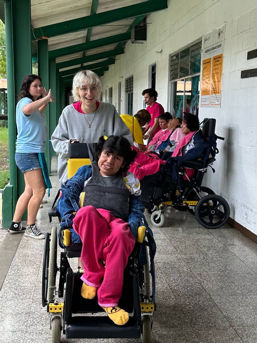 upwithpeople's tweet image. Cast A23 having a heartwarming performance at Alberge Hermano Pedro in Guatemala. They devoted their time to entertain and care for special needs individuals, feeding them, engaging in conversations, and serenading with heartfelt songs.

#Upwithpeople  #VOICES #changemakers