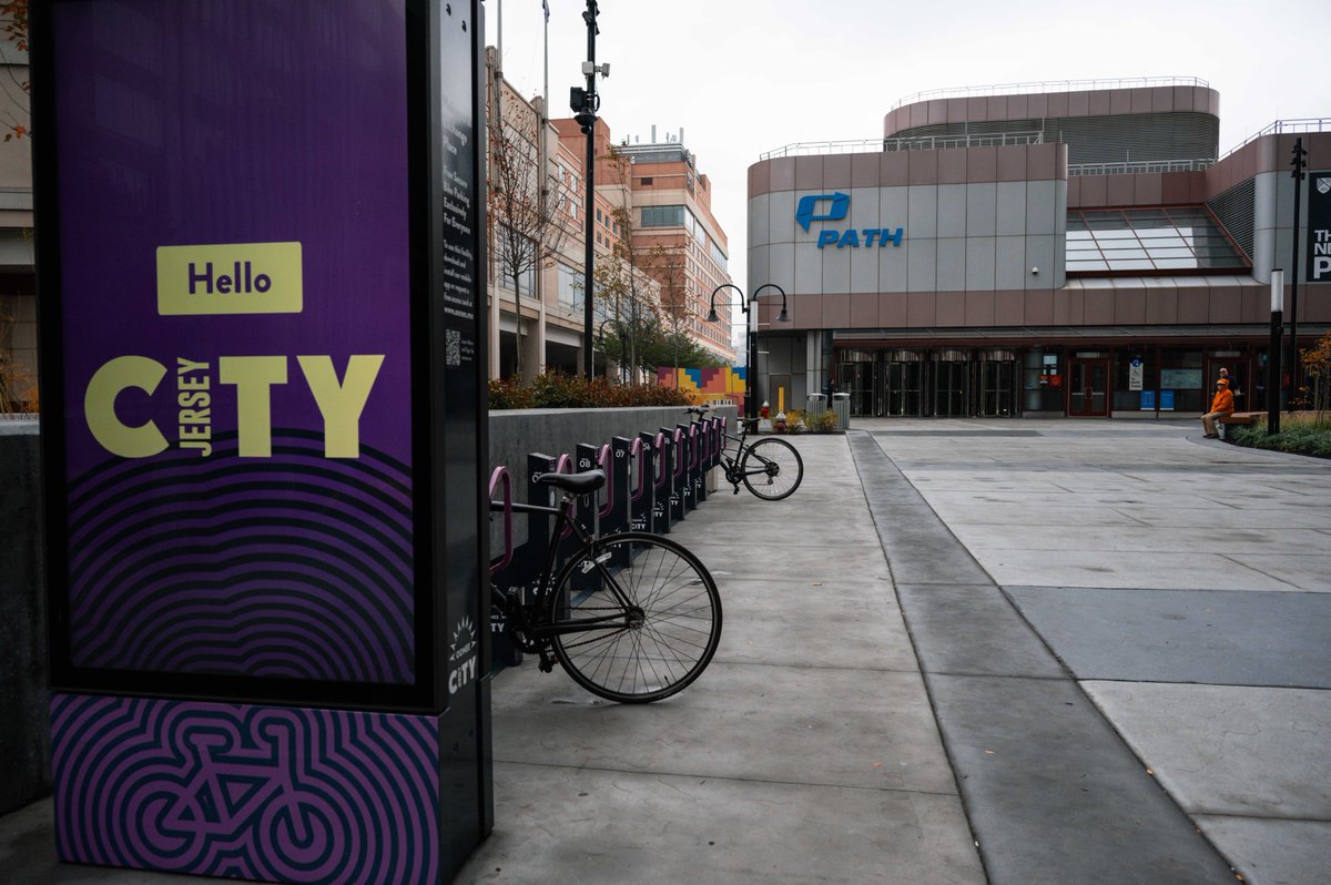 ShabazzStuart's tweet photo. Taking a breather to share a few updates on our @ooneepod campaign to bring a ubiquitious secure 🚲parking and 🔌 system to NYC/NJ region.  Updates included in this 🧵:
- New stations
-🔌network updates
-Expansion Goals 2024
- Fundraising &amp; Investment Drive https://t.co/uaVrIjBI0r