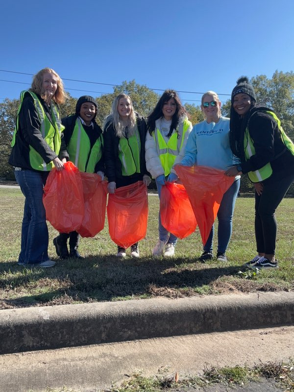Thank you to Century 21 Parker and Scroggins Conway for their efforts in our Adopt-A-Street Program!
Visit conwayarkansas.gov/sanitation/lit… if you would like to learn more about the program and how you and your organization can help the Conway community!