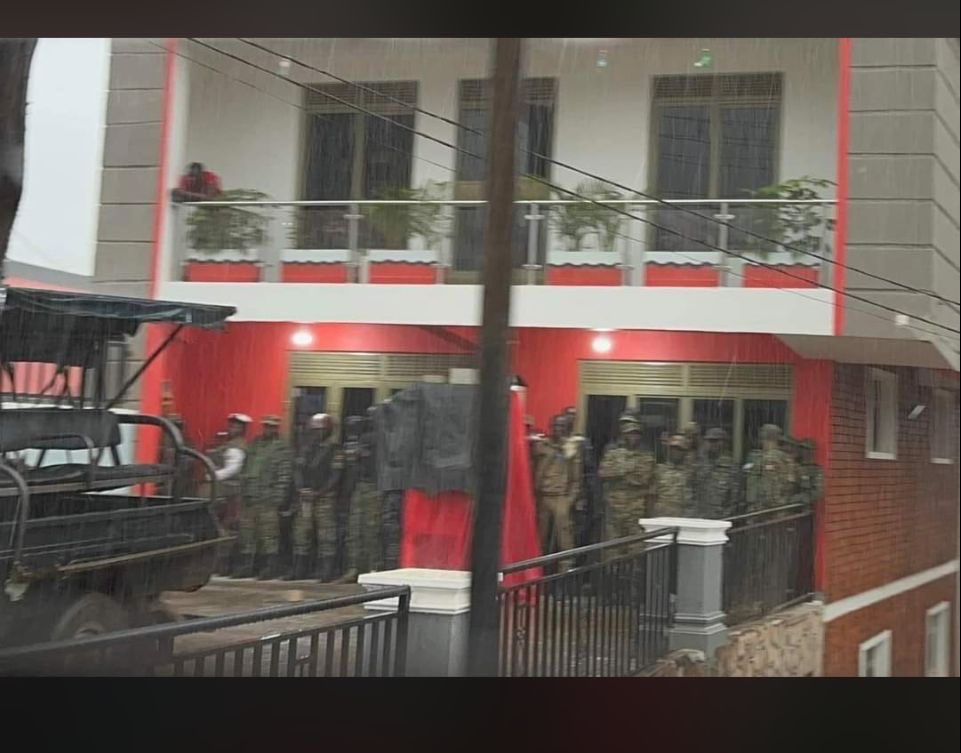 GodberTumushabe's tweet photo. A picture of a million meanings. These Ugandan police officers deployed to stop the opening of ⁦@NUP_Ug⁩ offices and shltering from the rain in the same building only shows that we are all one. We all need each other as Ugandans. https://t.co/JIwHIcEyYN