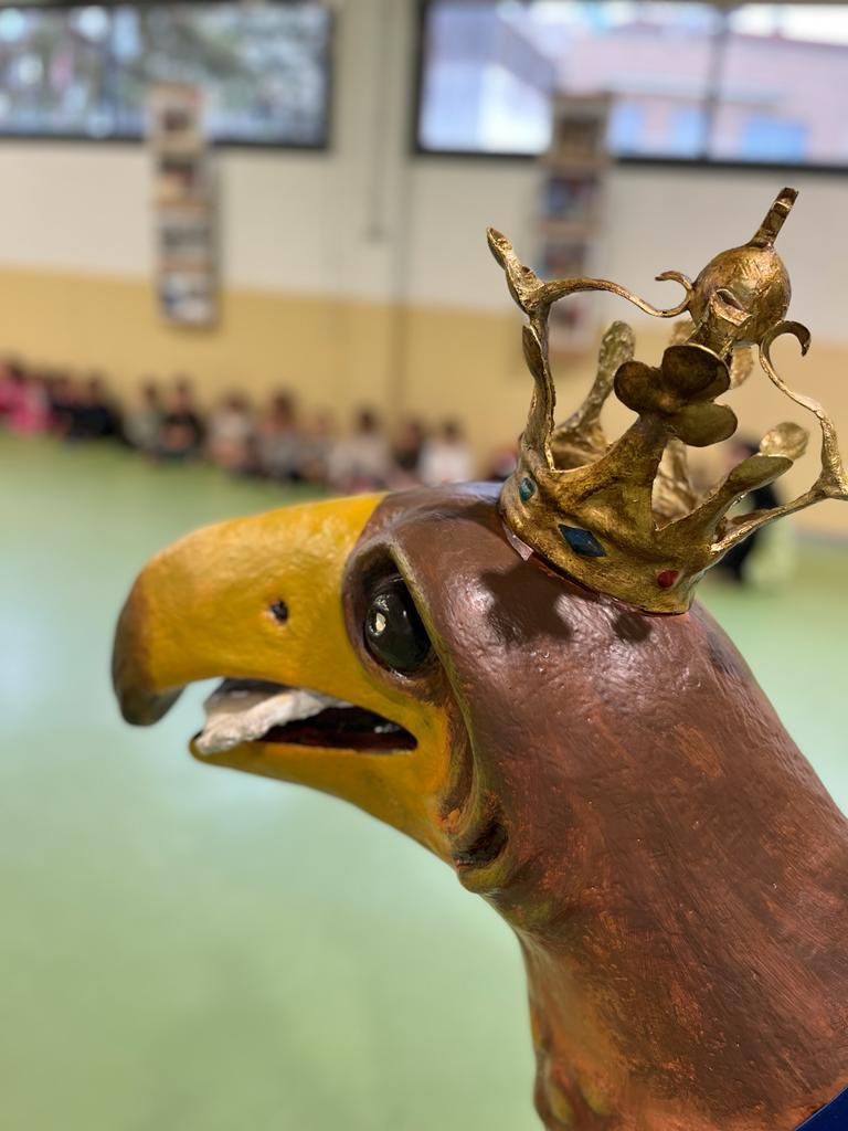 Avui hem rebut la vista de l’Àliga! Quin goig veure-la ballar a l’escola! Moltes gràcies! <a href="/AligaVilafranca/">Àliga de Vilafranca</a> <a href="/fmvilafranca/">Festa Major de Vilafranca</a> <a href="/VilafrancaAj/">Ajuntament de Vilafranca del Penedès</a>