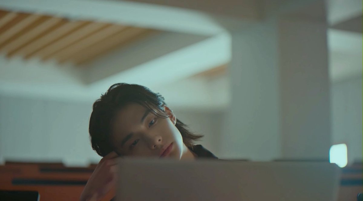 Hyunrnjin's tweet photo. Surprises and revelations can be just around the corner. It's the element that keeps us coming back for more, eager to unravel the mysteries of the tale of SKZFLIX.
https://t.co/OKg9FjmBFa