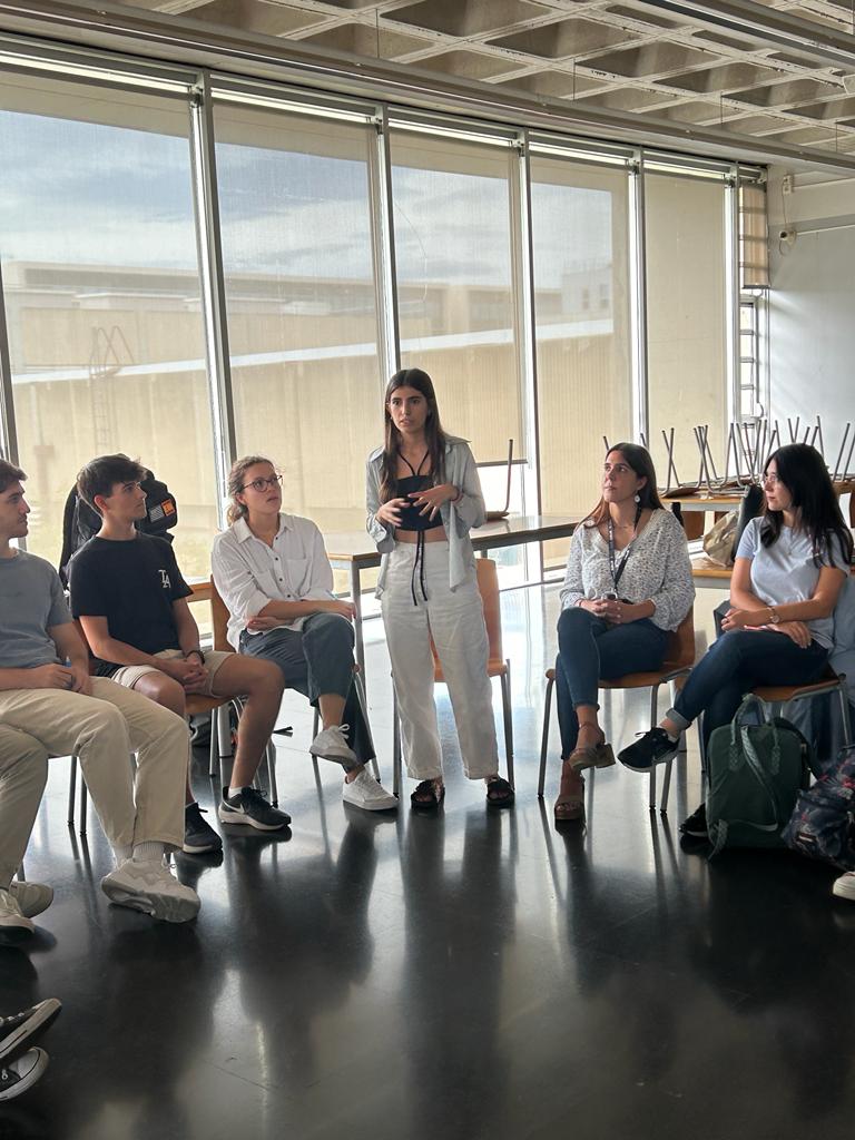 CPInnovacion's tweet photo. 🔛 Arranca XVI ed. del #ProgramaAkademia de emprendimiento y disrupción de @FundacionBKT con 23 estudiantes @UPV.
Desde @CPInnovacion, área que promueve y organiza esta iniciativa, su Dir., @JuanVteCapella dio la bienvenida en una sesión presencial celebrada en la @casadelalumno https://t.co/VEXw63y051