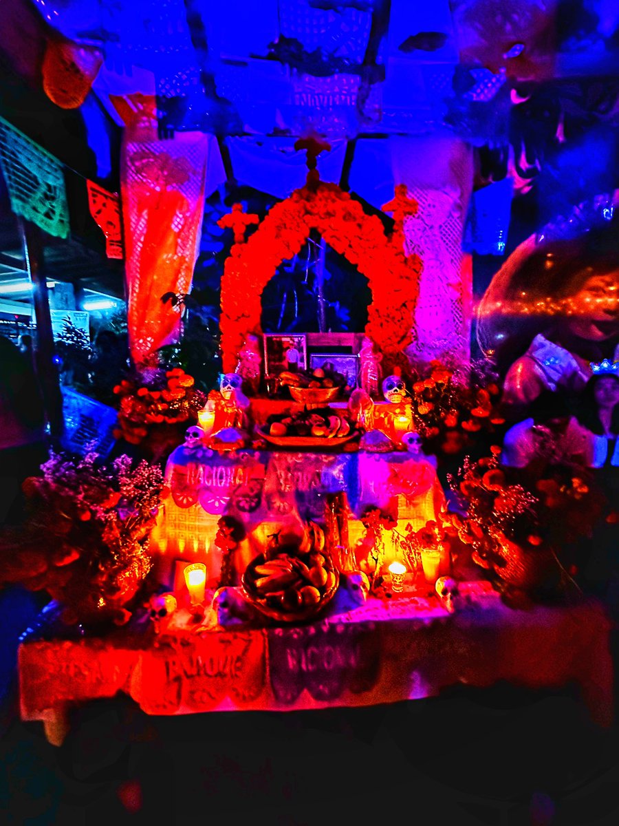 NoticiasUPN's tweet photo. Día de muertos en Uruapan https://t.co/RQTNE0TPAS