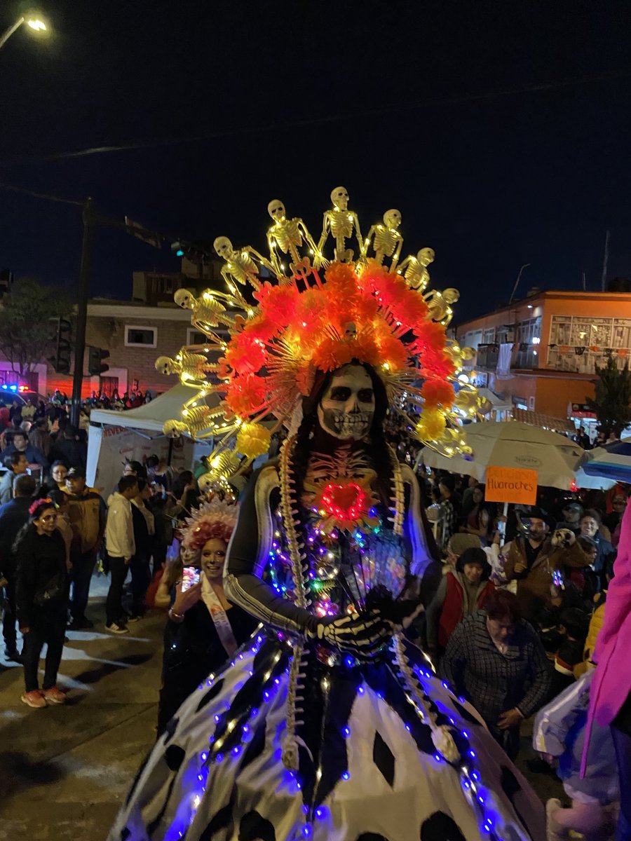 Rodrigo_Alva_R's tweet photo. Así llega la flaca, festiva, festiva https://t.co/4rfKi6bFb8