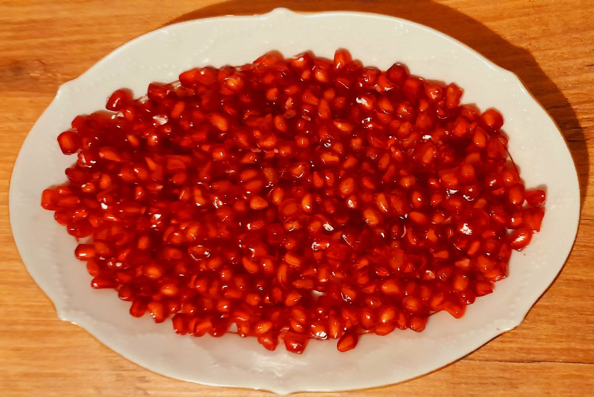 theHellen_'s tweet image. #readbook The book I&apos;m reading right now: What Is Philosophy For? by Mary Midgley,
and #eathealty pomegrante...

I believe in phosophy.