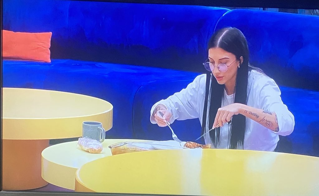 aalbx05's tweet photo. Mi Naomi con su comida q se preparo ella y comiendo sola 🥹🫶🏻🧡
#GHVIP01N #GHVIP02N #SINALEXNOHAYGH #SINALEXNOHAYGHVIP https://t.co/xIjsrJlVNY