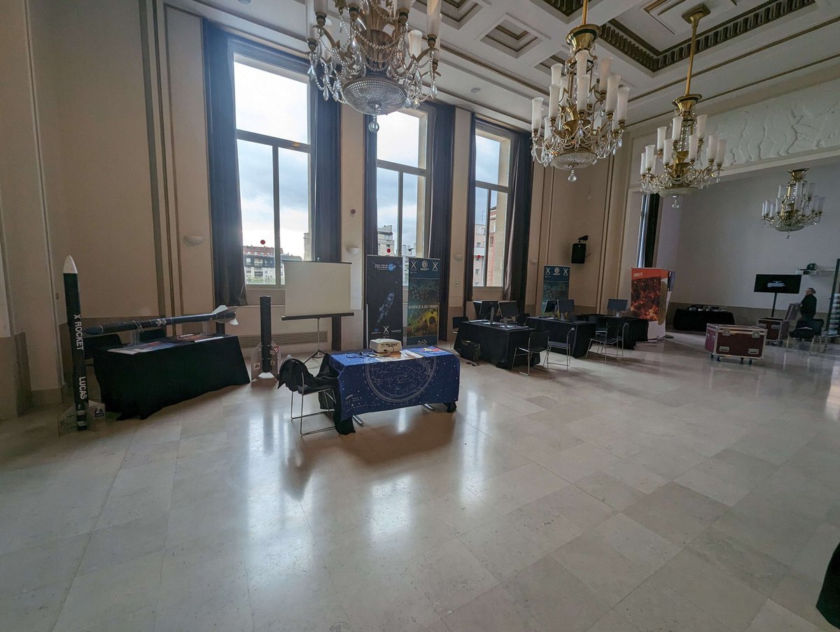 espace_a_lx's tweet photo. Le stand prend forme ! Retrouvez nous à partir de demain à l'étage, juste en face des escaliers 🤩 https://t.co/ATx51De6k0