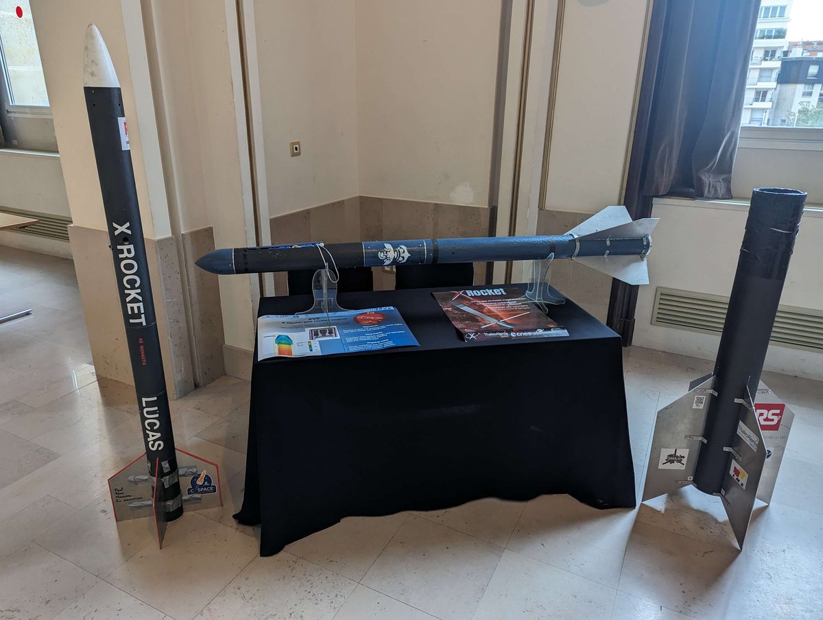 espace_a_lx's tweet photo. Le stand prend forme ! Retrouvez nous à partir de demain à l'étage, juste en face des escaliers 🤩 https://t.co/ATx51De6k0