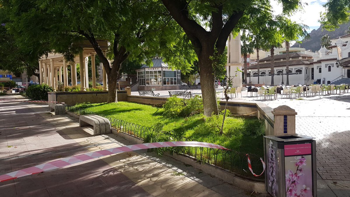 🚨DESDE PROTECCIÓN CIVIL OS PEDIMOS MUCHA PRECAUCIÓN #Cieza

Debido a las fuertes rachas de viento se están produciendo desprendimientos de ramos en calles, parques y jardines de la localidad.

Evita pasear por zonas arboladas y donde puedan producirse desprendimientos.