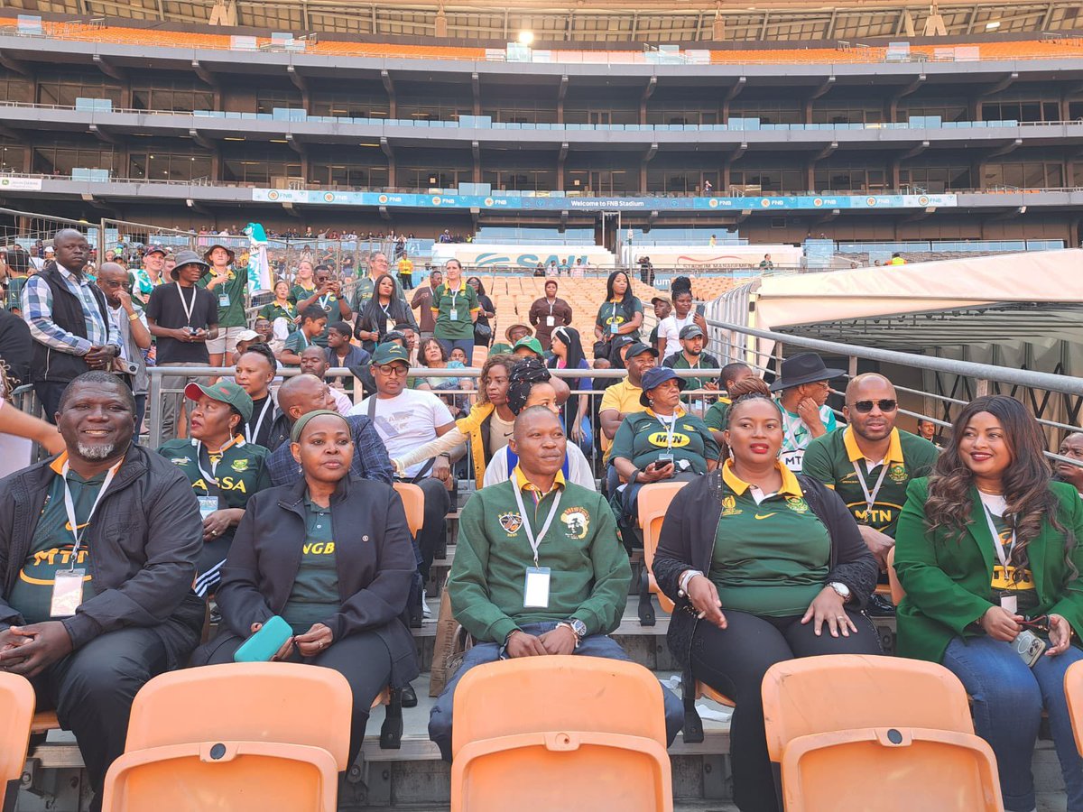 We're at FNB Stadium to celebrate the @Springboks victory and welcome them back after their successful World Cup, where they made history by winning the Webb Ellis Cup for the third time.
#Springboks #GoBokke #StrongerTogether #SpringboksRWC #JoburgUpdates