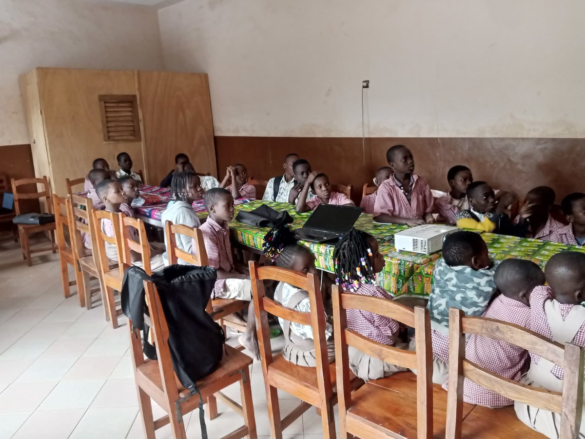 Le Centre d´Éducation, de Formation et d´intégration des Sourds de Bohicon était la dernière étape.
À Natitingou, Parakou et Bohicon, le message est resté le même : vaccinons-nous. Partageons le message et restons tous unis dans la cause.
#ONGAZA #Abahwe #m #VaccinationInclusive