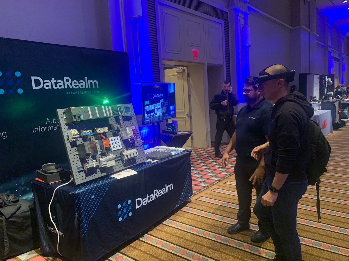 DataRealm tweet media