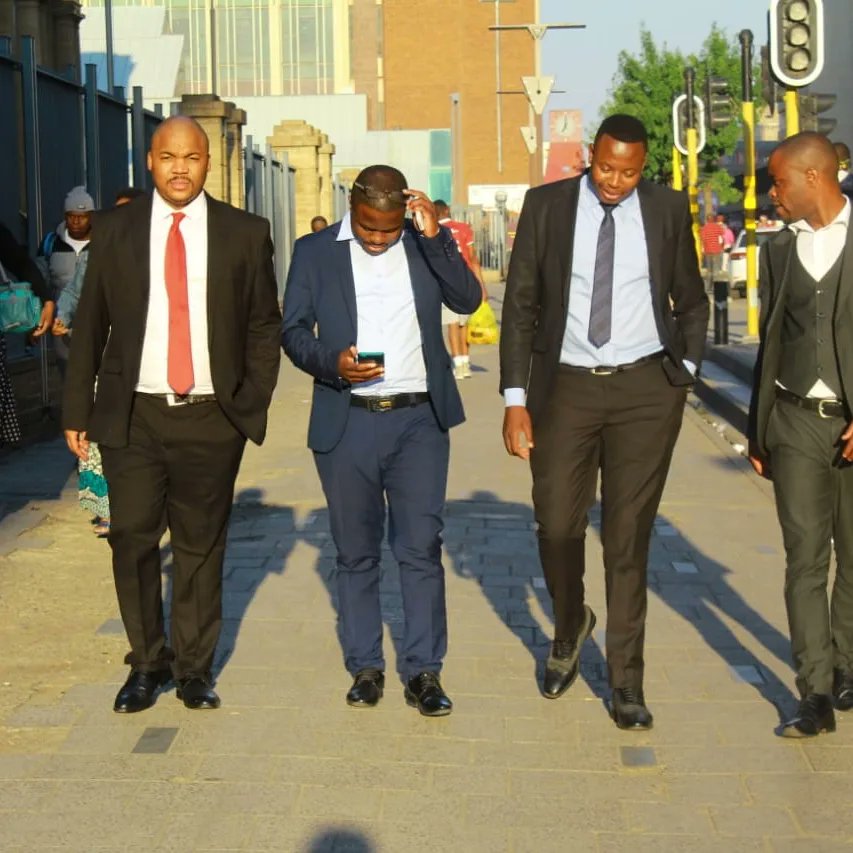 TMatlhoane's tweet photo. We running jozi https://t.co/FqzJjsY8ny