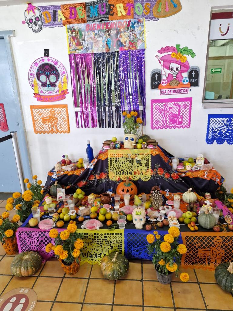 Finanzas_CDMX's tweet photo. #DíaDeMuertos 💀 | Con papel picado, cempasúchil 🏵️, velas 🕯️y comida 🍽️ , las y los trabajadores de la Tesorería reciben a los que ya se fueron. ✨ https://t.co/3x1fLcqKd3