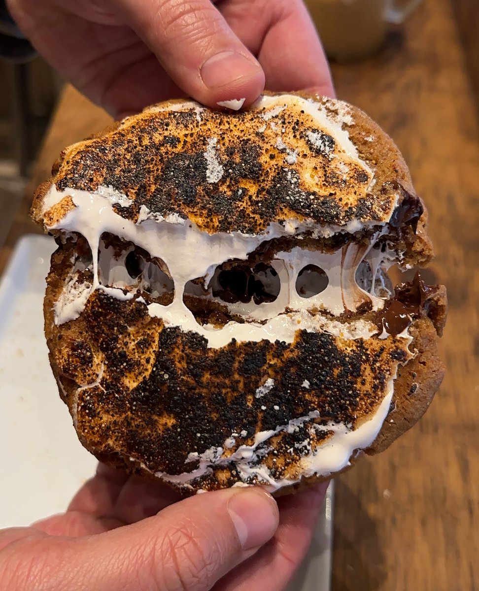 Sch'mores season is here, and we're fired up! 🍪🔥

#SCHMACKARYS #NYC

🌎 NATIONWIDE SHIPPING! Get our COOKIES delivered right to your door!
🔗 Build your custom order directly on our website!