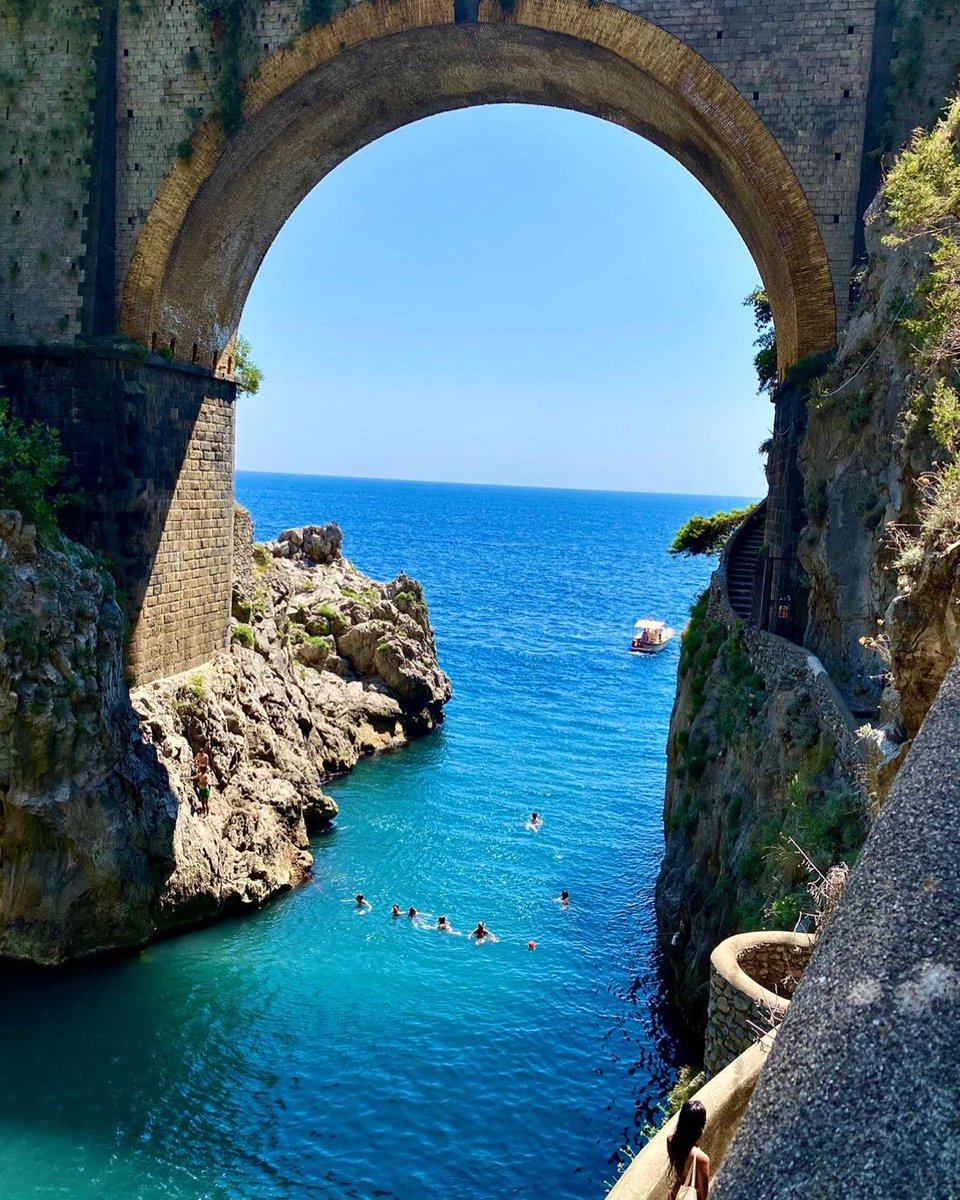 viewsoff's tweet photo. Sea view. Italy. https://t.co/ttfd2nNjp2
