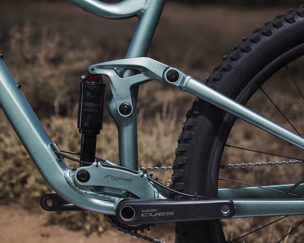 Ready to have more fun on the trail? With smooth suspension, confident geometry, and your choice of either 27.5 or 29-inch wheels, the all-new Stance range helps you take your trail riding to the next level. Learn more → brnw.ch/21wE4mC #TameTheTrail #RideUnleashed