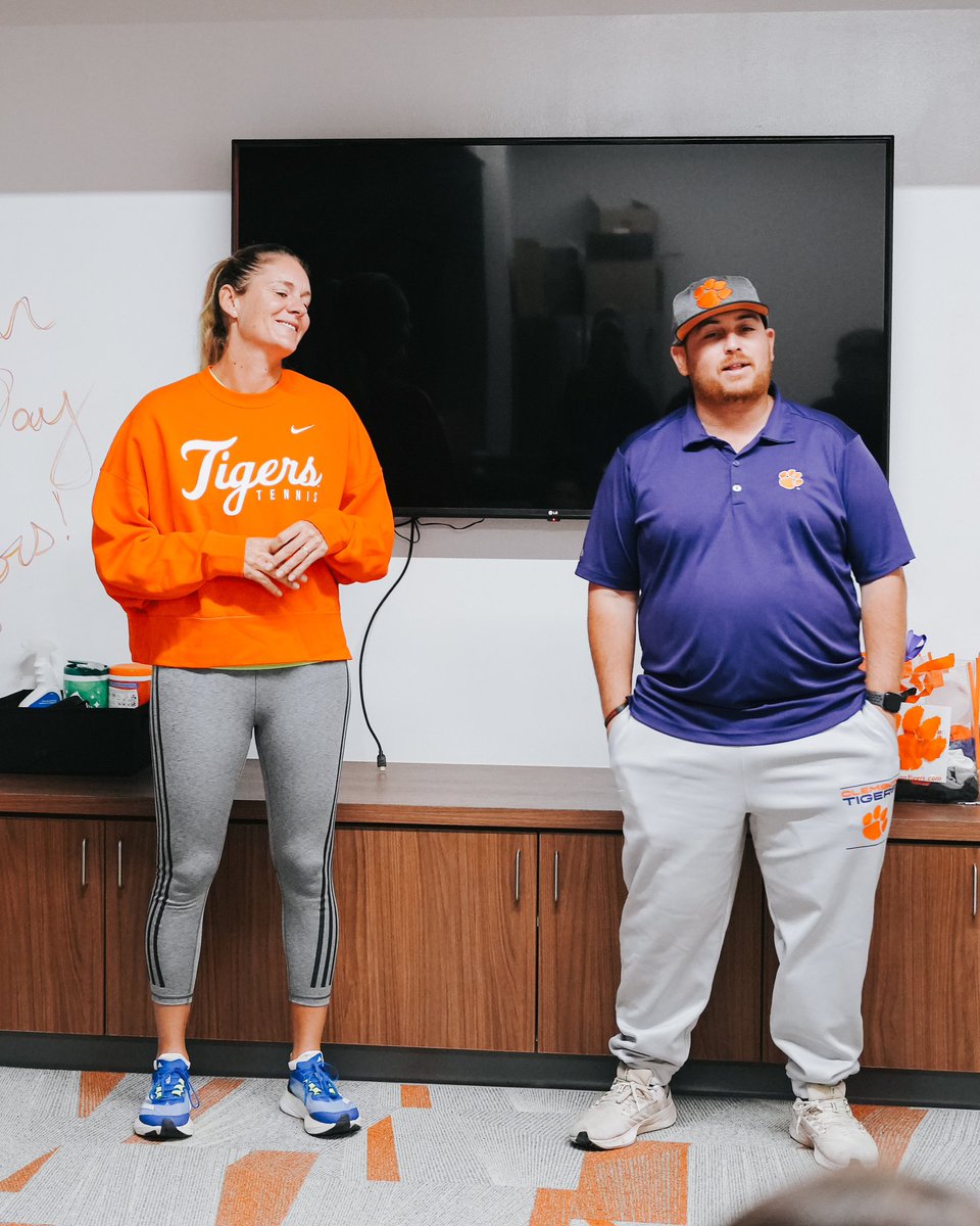 ClemsonWTennis's tweet photo. We had the opportunity to meet, discuss, and learn from Clemson Tennis legend Julie Coin 🐅 https://t.co/Llz6DKmFhD
