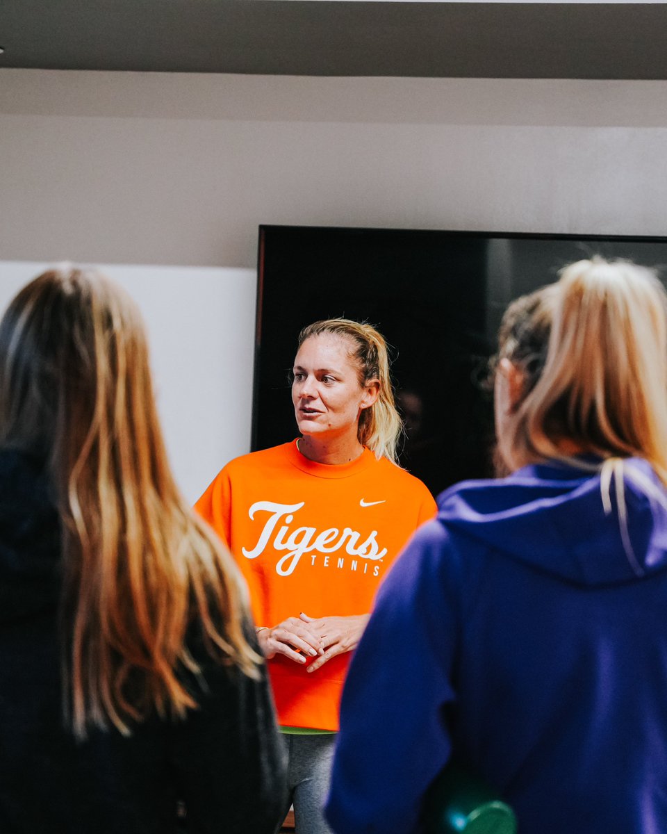 ClemsonWTennis's tweet photo. We had the opportunity to meet, discuss, and learn from Clemson Tennis legend Julie Coin 🐅 https://t.co/Llz6DKmFhD