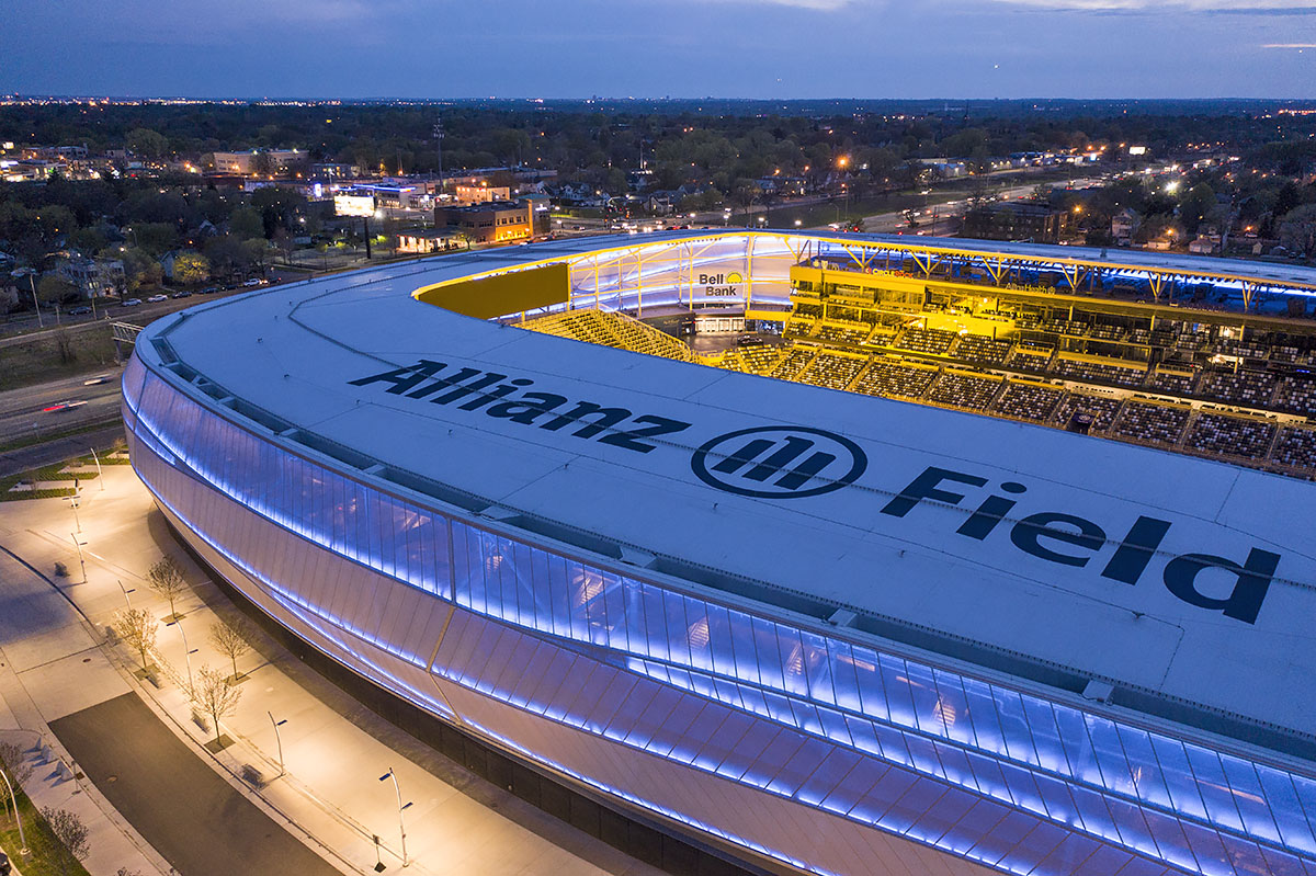 What are the advantages of tensile membranes vs metal mesh? Our LEARN article breaks down the top advantages, including cost savings and design possibilities. Read the full article at hubs.ly/Q020ZnKh0