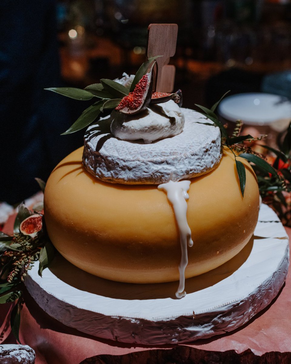 joybyjoelle's tweet photo. When you want tier's of cheese instead of cake on your wedding day 🤌🏼⁣

At Ali + Matt's New Year's Eve wedding, the food was nothing short of a freakin culinary masterpiece 🔥 @culinafamily pulled out all the stops and pieced together a 10' long grazing top for them and served https://t.co/2ufJtCx1a0