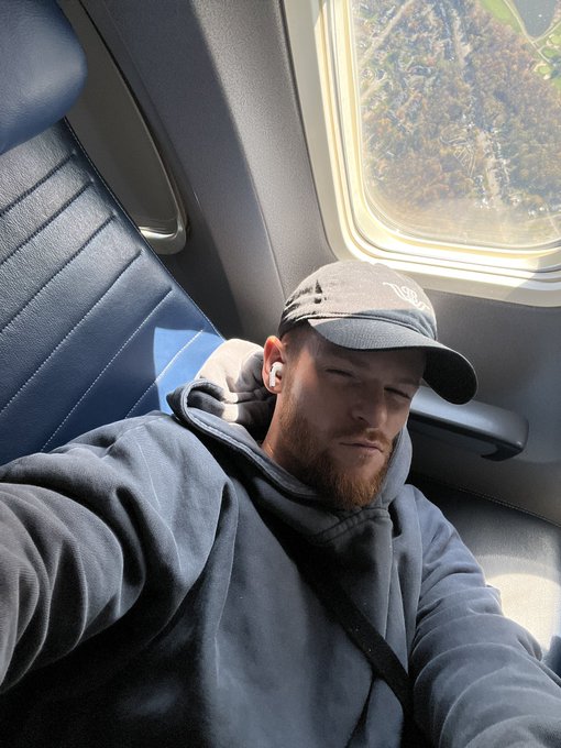 WhY dO yOu fLy So EaRLy 🥱 https://t.co/DyqUomxWbV