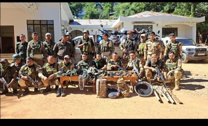 "Police combing operation concludes with recovery of only combat dresses and raw materials of bomb; where are these #kukimillitants? are they gone to attack #meitei villages? where are they hiding?
#KukiAtrocities #KukiMilitants #Kuki_ZoDrugCommunity #Kuki_ZoEngineeredViolence