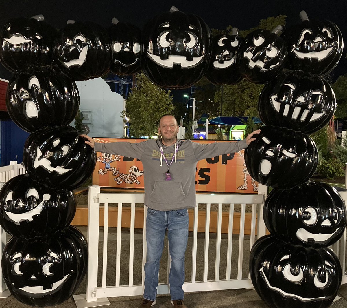 tmaxine76's tweet photo. @cedarpoint Our favorite place ❤️ 🎢 https://t.co/B64UwoKTTF