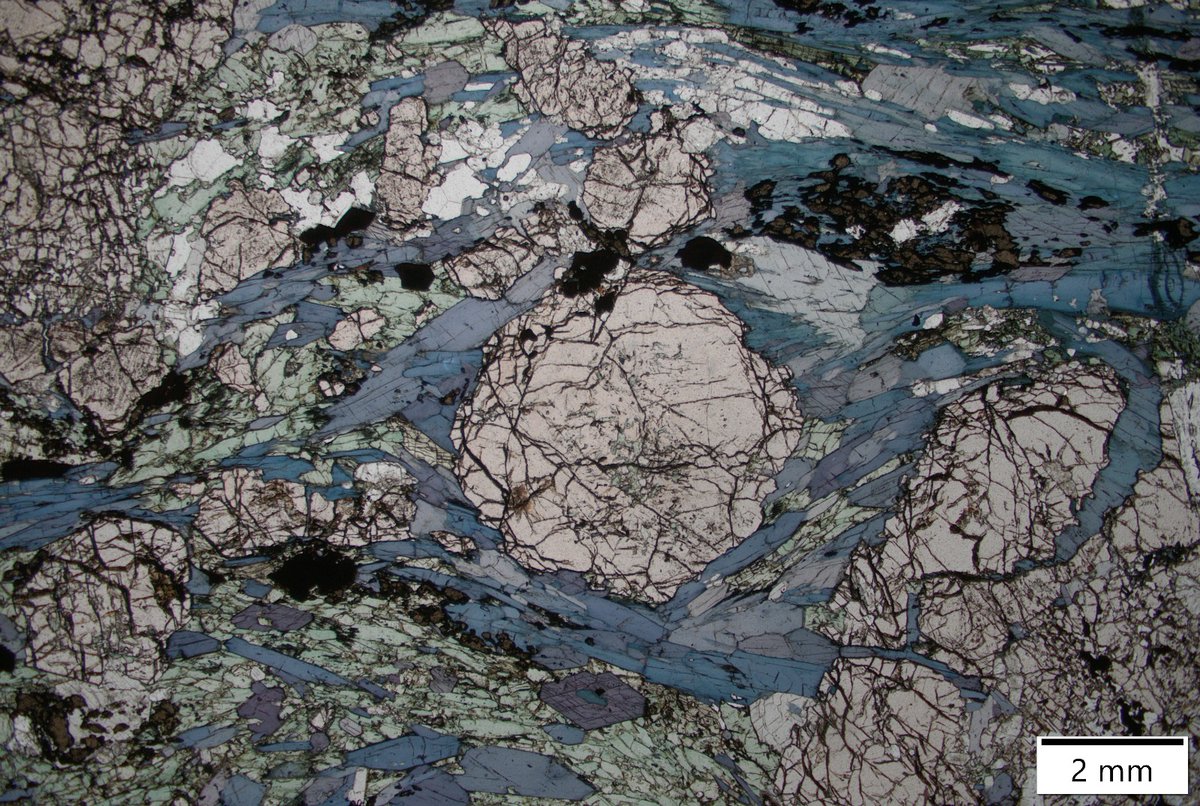 AlePetro1993's tweet photo. Blue, green and red baby ❤️
#Iloverocks #thinsection
#geology #structuralgeology #microtectonics https://t.co/luVy7dPRXX