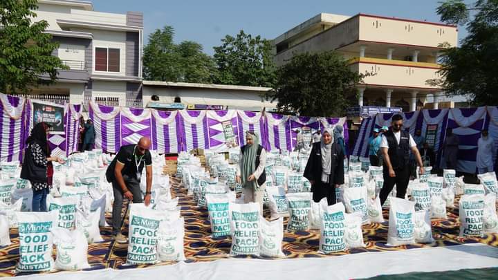 VoiceOfNajaf's tweet photo. منہاج ویلفئیر فاؤنڈیشن کے زیرِ اہتمام جہلم میں مستحق افراد تک راشن کی ترسیل۔ ہماری کوشش ہوتی ہے کہ ہم حق داروں تک حق پہنچائیں
🔗 https://t.co/PHzbtKMWFA
#MWF #PakistanDeployment #LetsTravel2Pakistan #FoodPacks #HelpFeed #Donate #CharityFairy #MinhajUlQuran #DrQadri https://t.co/5yKw5WbIUs